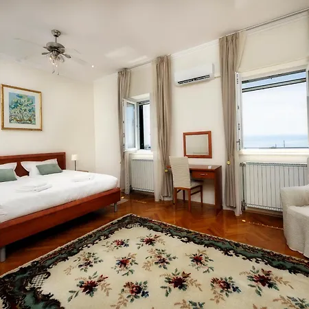 ヴィラ Mediteran スプリト