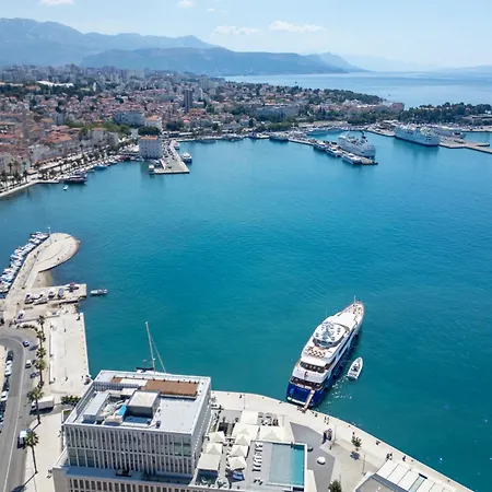 فيلة Mediteran سبليت